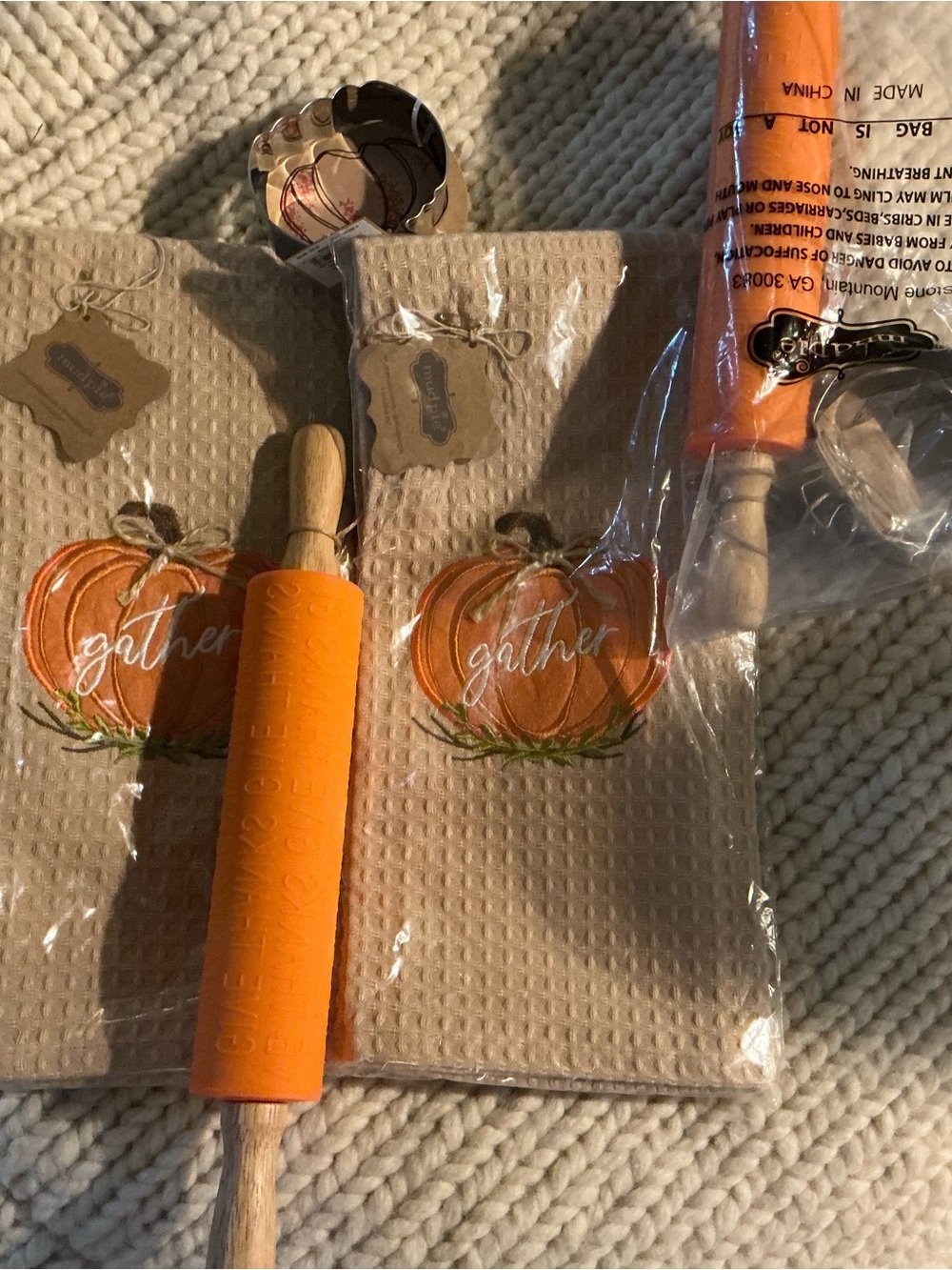 NWT Mud Pie Two Each: Gather Pumpkin Towels, 2 Rolling Pins, 2 Cookie Cutters
